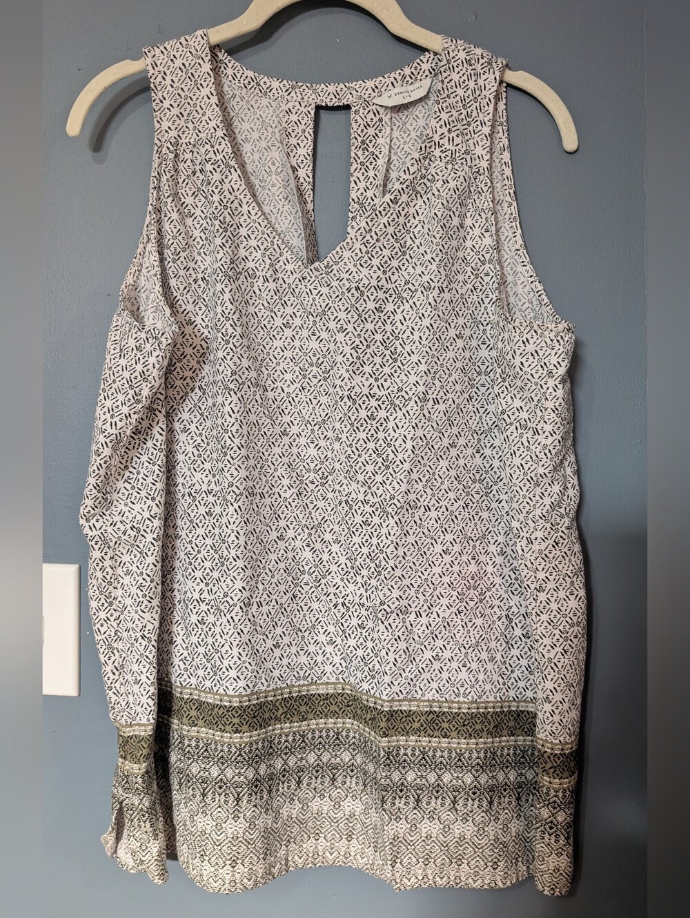 EUC Sleeveless Print Tank Top  Denver Hayes large *E18
